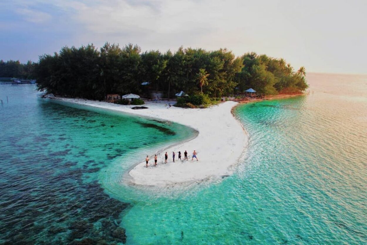 Liburan ke Surga Tropis, Ini 5 Spot Keren yang Wajib Kamu Jelajahi di Karimunjawa