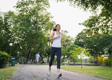 Lebih Sehat Jalan Kaki atau Lari? Jawaban Ini Bikin Kamu Kaget!