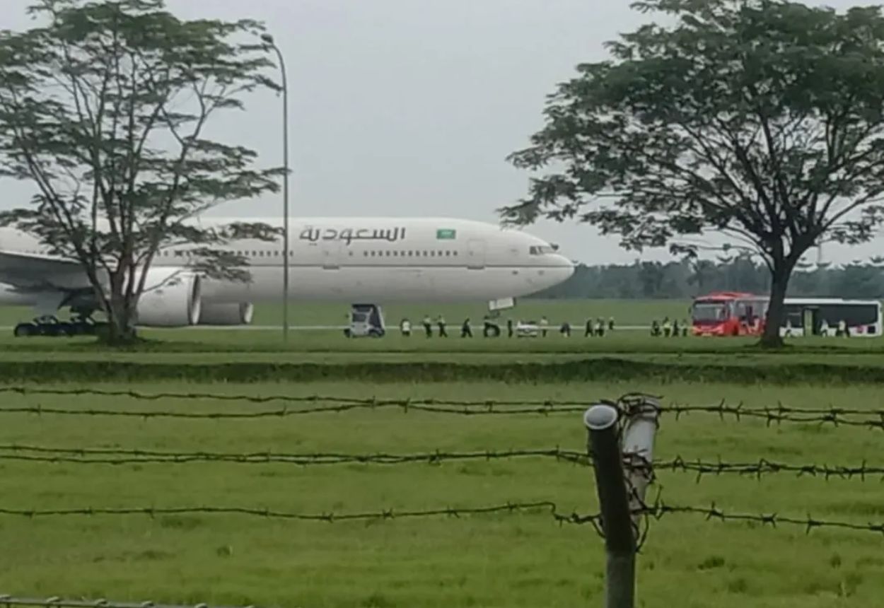 Pesawat Saudia Airlines Mendarat Darurat di Kualanamu Gegara Ancaman Bom, Bawa 442 Jamaah Haji Indonesia