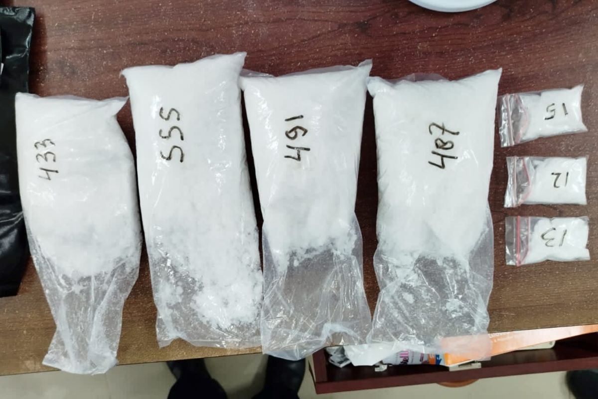 Geger! Dikira Antar Biskuit, Driver Ojol Ini Bongkar Paket Berisi Sabu ke Serpong!