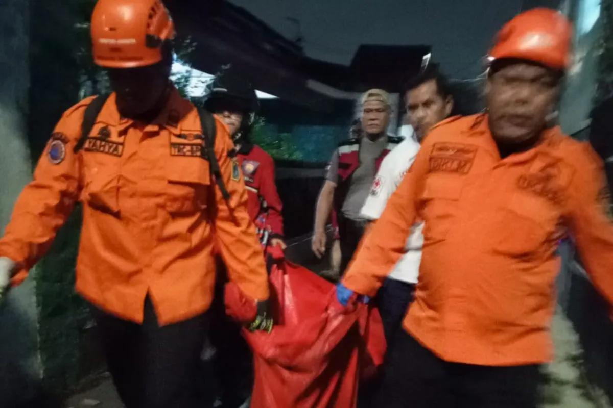 Tragis! Wanita 24 Tahun Terjebak dalam Kebakaran Rumah di Tebet, Motor Meledak Halangi Penyelamatan