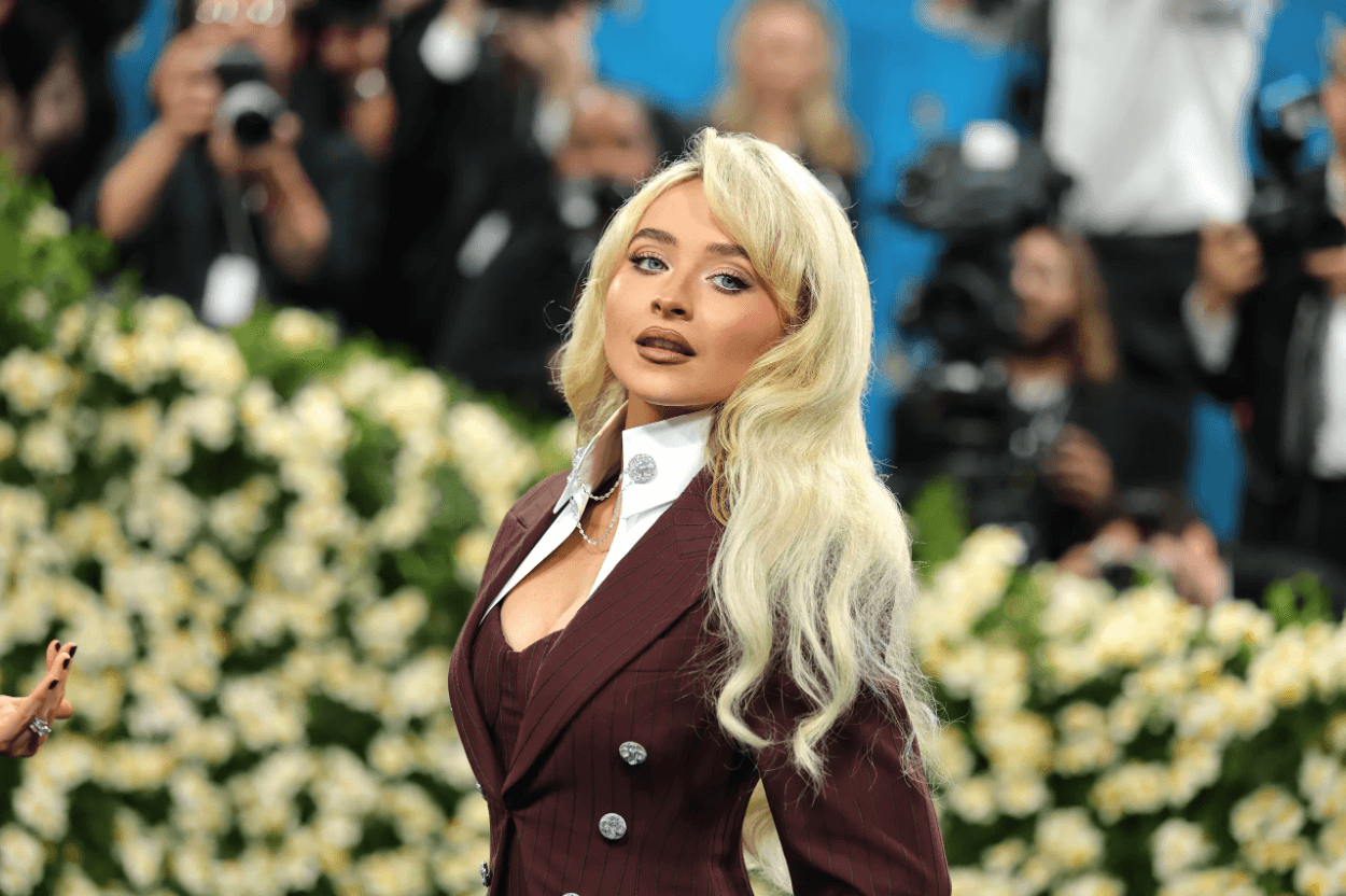 Sabrina Carpenter Pertimbangkan Larang Penggunaan Ponsel di Konsernya