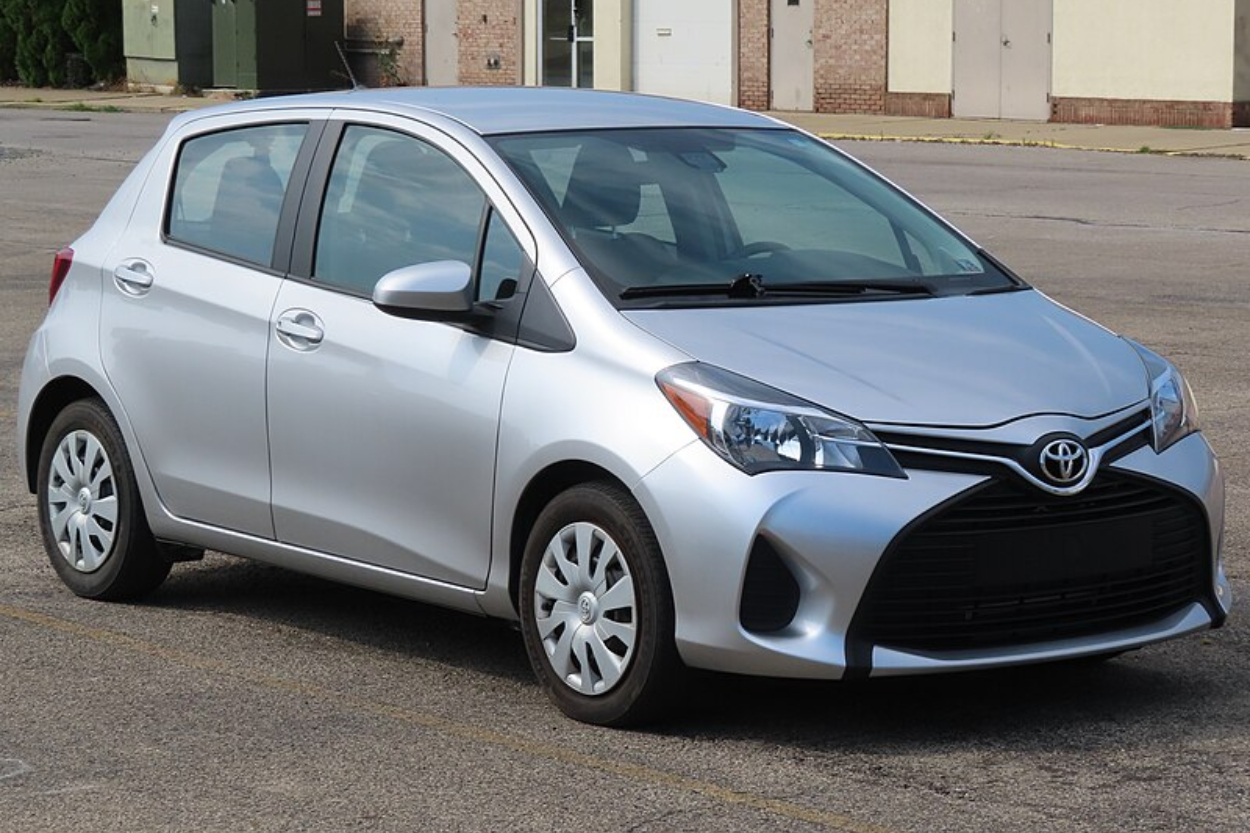 Toyota Vitz, Mobil Irit yang Lebih Terjangkau dari Agya!