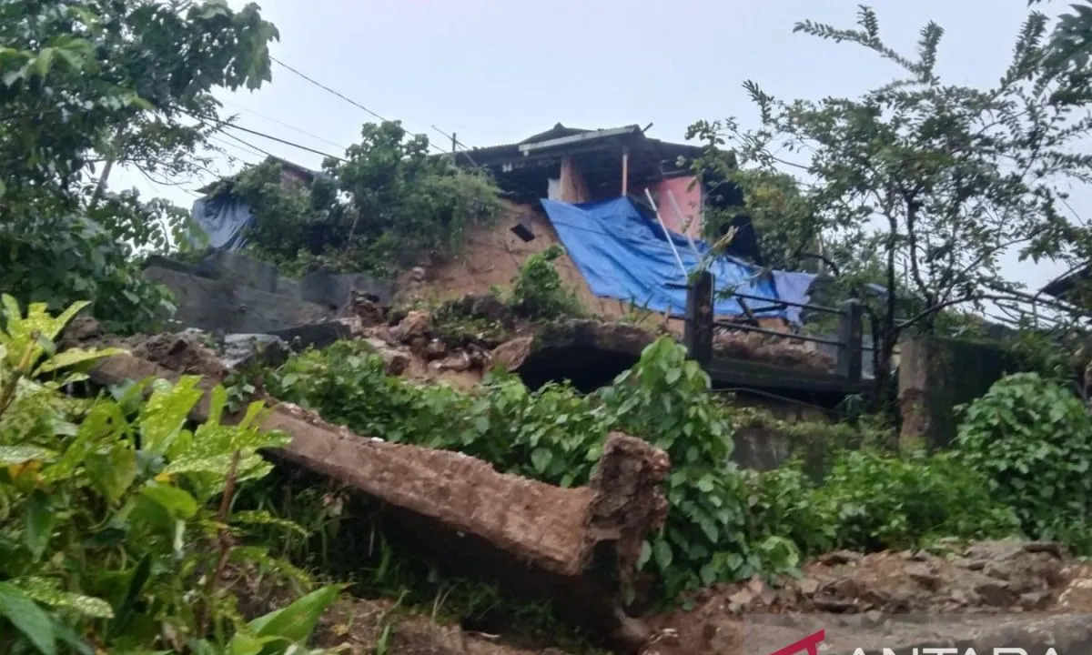 Ambon Siaga! Longsor Maut Tewaskan Warga, BNPB Dirikan Pos Komando Tanggap Darurat