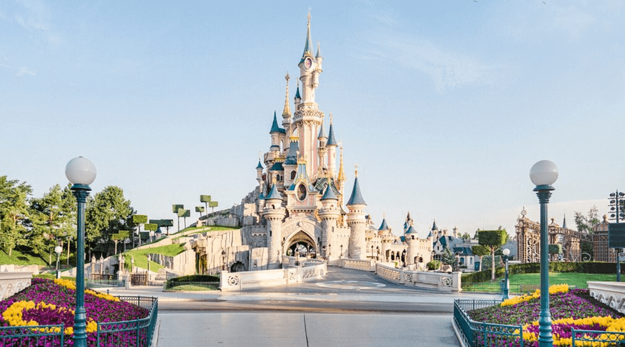 Disneyland Paris Heboh, Pengunjung Temukan 'Pernikahan' Aneh Libatkan Anak Kecil