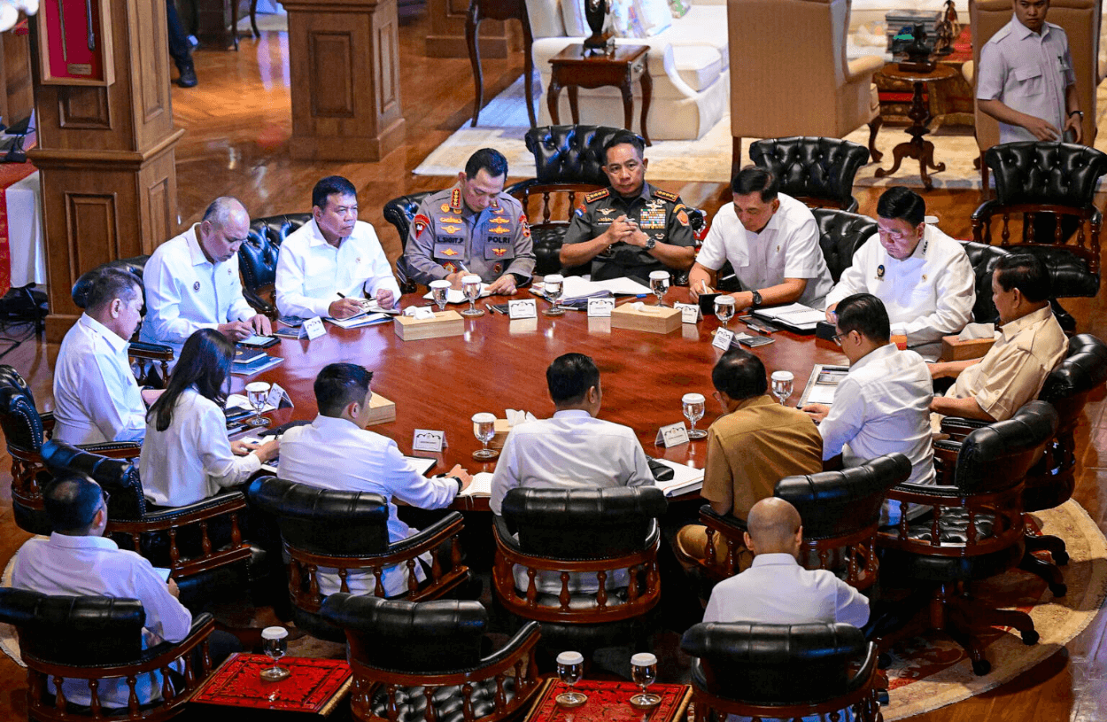 Presiden Prabowo Kumpulkan Menteri Polkam di Hambalang, Bahas Ancaman Global dan Arah Strategis Nasional