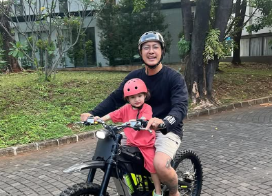 Profil Dimas Anggara: Aktor Senior yang Diduga Tampar Anak Pasha Ungu, Siapa Dia Sebenarnya?