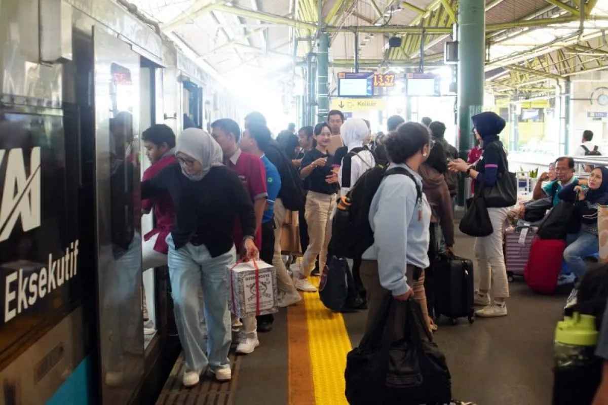 364 Ribu Tiket Kereta Jarak Jauh Terjual dari Daop 1 Jakarta Selama Libur 19-30 Juni 2025