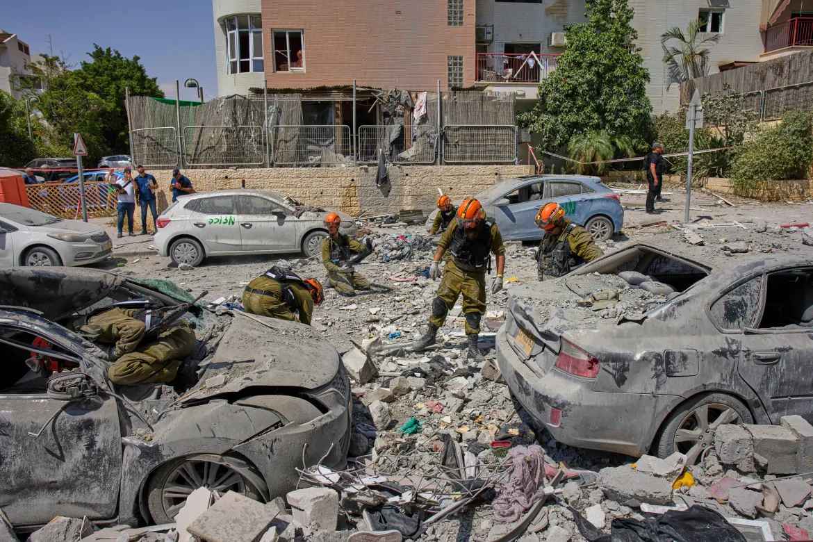 Gempuran Rudal Iran Hantam Israel Menjelang Gencatan Senjata: Sirine, Korban Jiwa, dan Ketegangan Menegangkan!