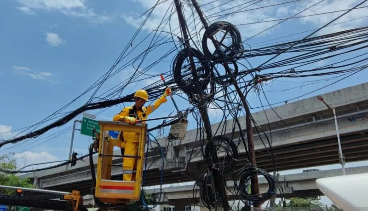 Hore! DPRD DKI Targetkan Semua Kabel Udara di Jakarta Masuk Bawah Tanah
