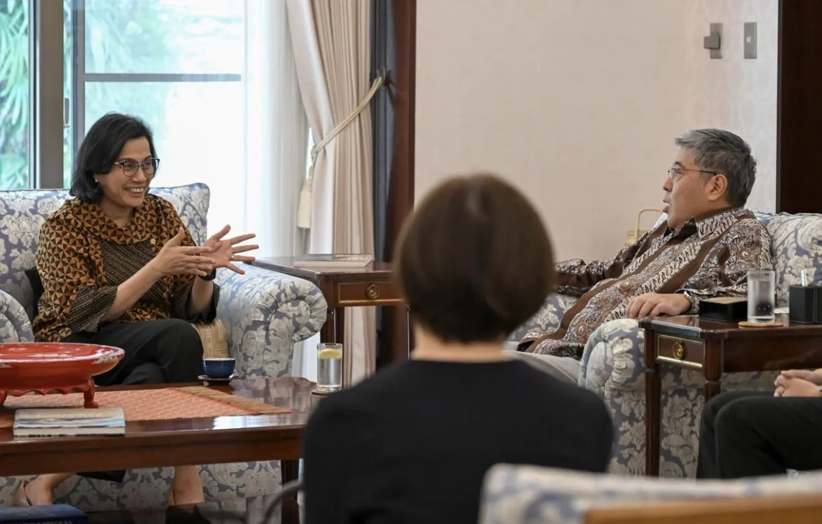 Sri Mulyani Bahas Dampak Konflik Iran-Israel dengan Menkeu Saudi dan Qatar di Forum AIIB