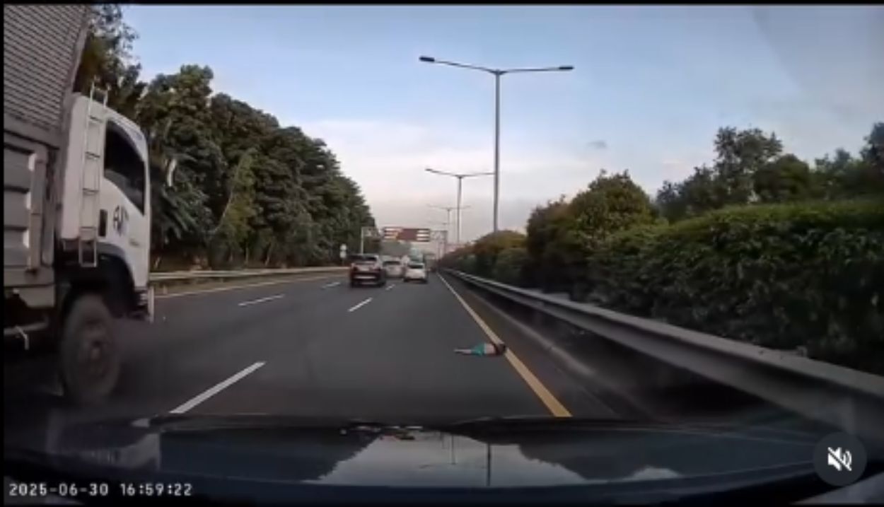 Geger! Seorang Bocah Jatuh dari Bus di Tol JORR, Begini Kronologinya