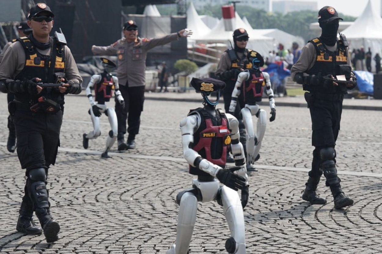 Polri Pamer 25 Robot Polisi Canggih, Habiskan Dana Berapa Ya?
