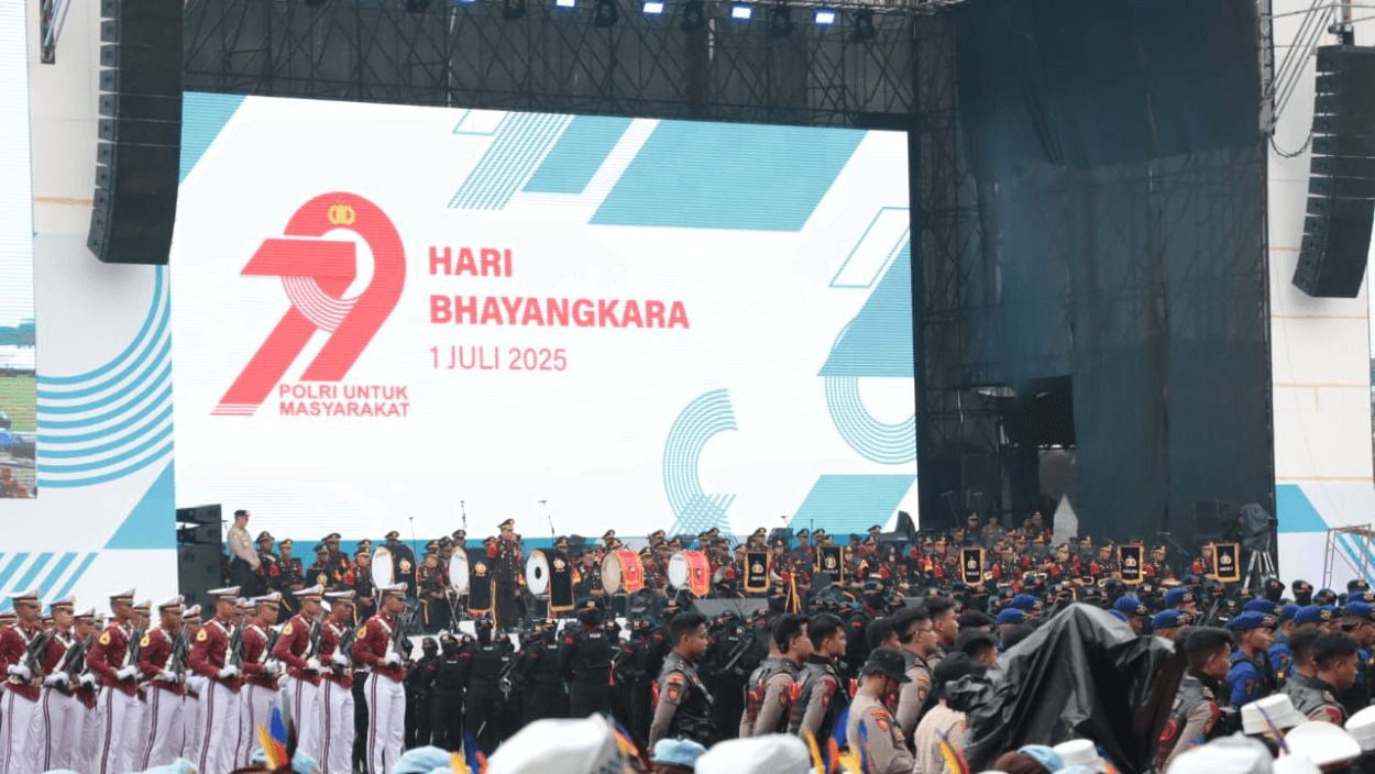 Warga Tumpah Ruah di Monas, Meriahkan HUT ke-79 Bhayangkara Bareng Artis dan Presiden Prabowo