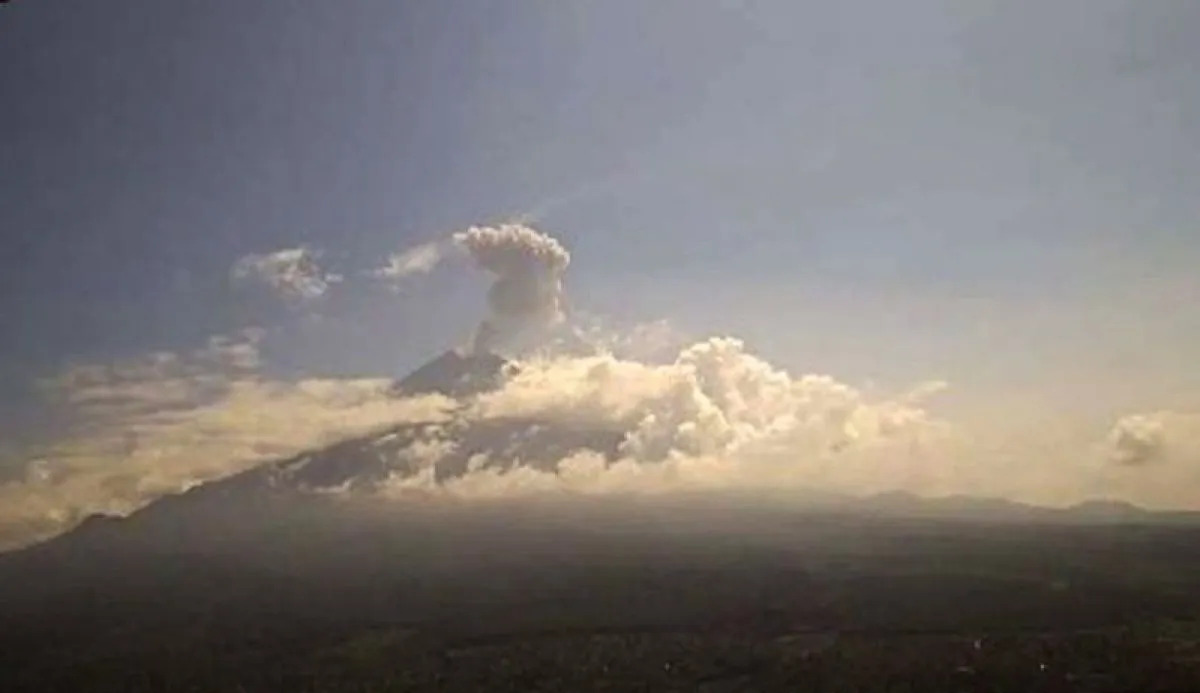 Gunung Semeru Meletus 7 Kali dalam Sehari! Letusan Capai 1.000 Meter, Warga Diminta Siaga!