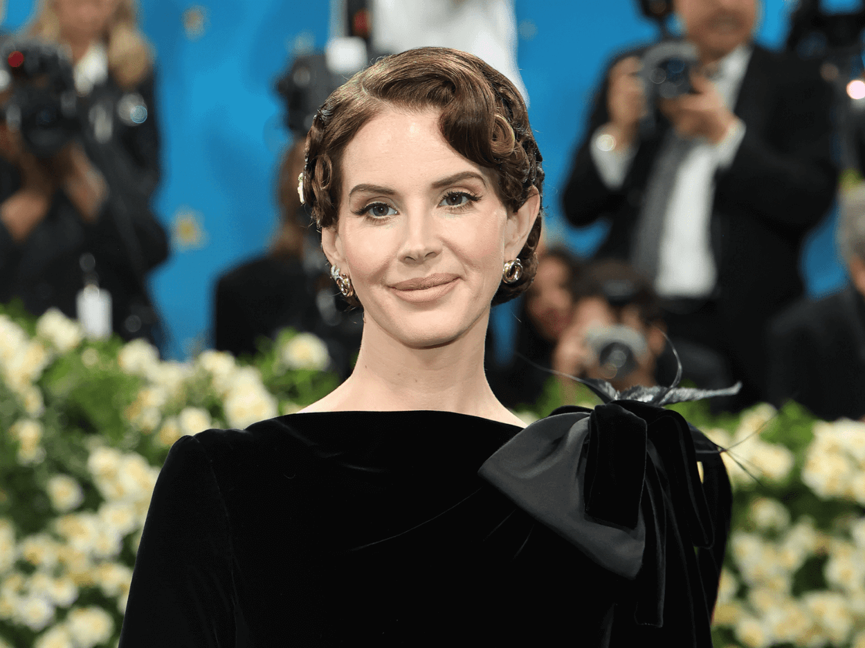 Lana Del Rey Bicara Soal Anak, Cinta, dan Rumor Keluarga