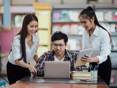 Mahasiswa Bisa Dapat Uang Sendiri? Ini 7 Cara Penghasilan Tambahan yang Manjur!