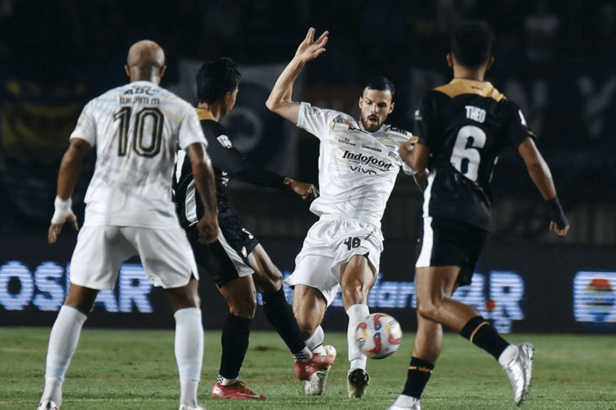 Dewa United Tahan Imbang Persib Meski Bermain 10 Orang, Duel Panas di Piala Presiden 2025