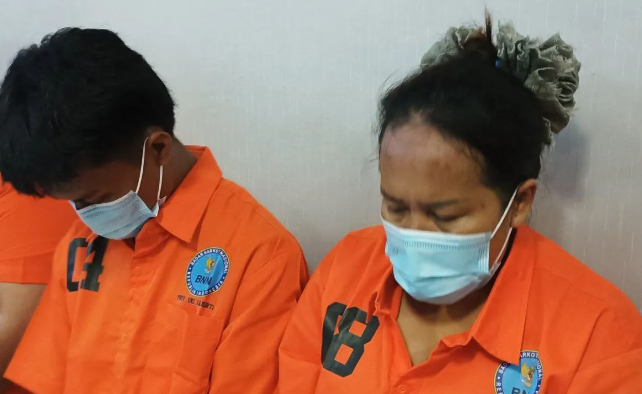 Ibu dan Anak Diringkus BNN Gegara Jadi Kurir Sabu, Barbuknya Gak Main-main