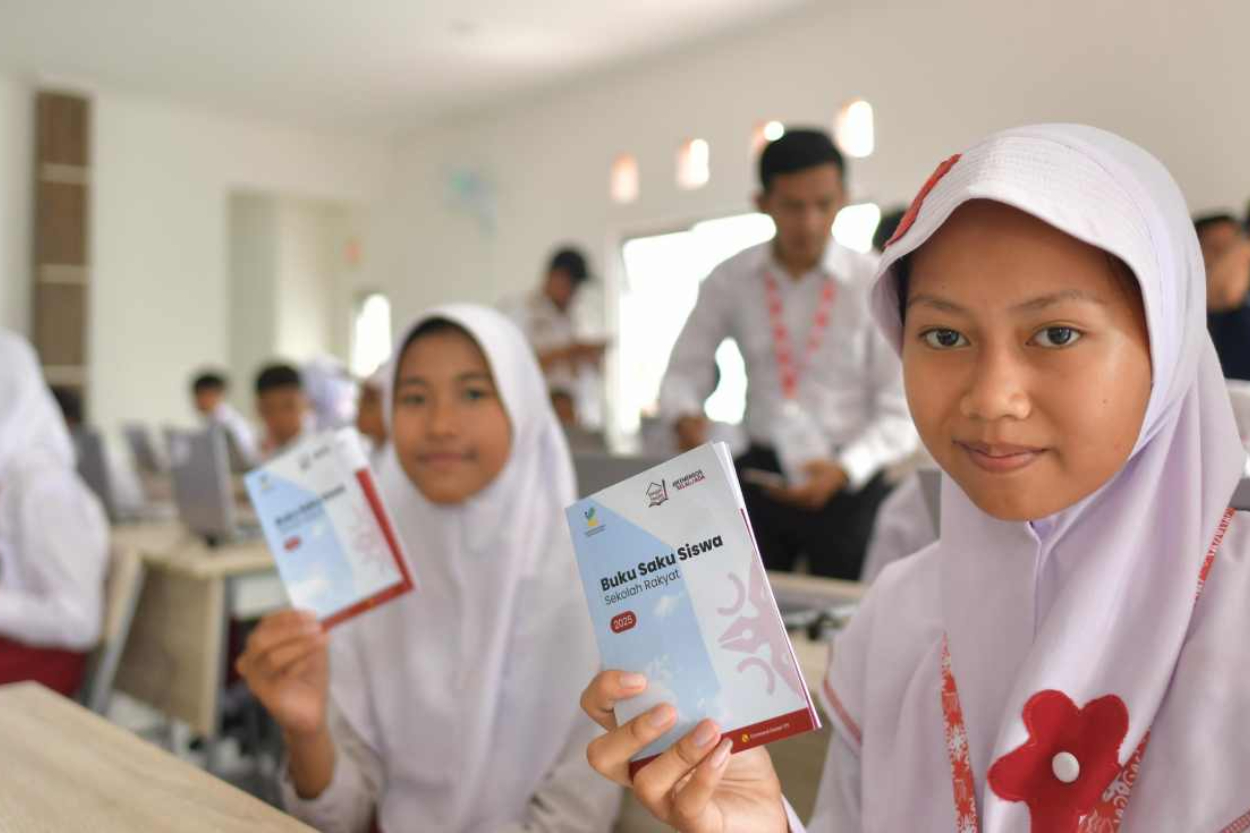 160 Guru Sekolah Rakyat Kompak Resign! Program Pemerintah Disebut Gagal Total?
