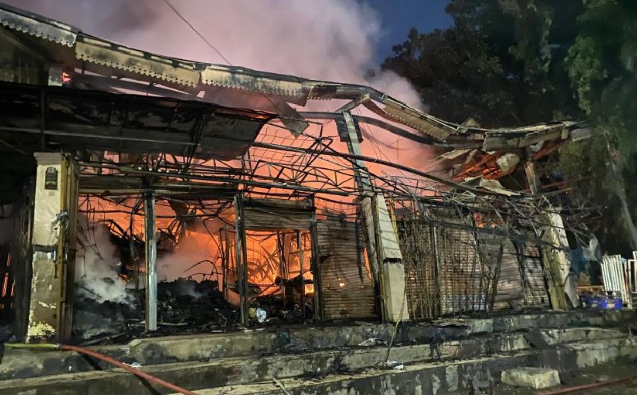 500 Kios di Pasar Taman Puring Ludes Terbakar, Api Diduga Berasal dari Toko yang Sudah Tutup
