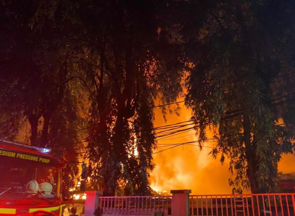 Damkar Pastikan Tak Ada Korban Jiwa dalam Kebakaran Pasar Taman Puring