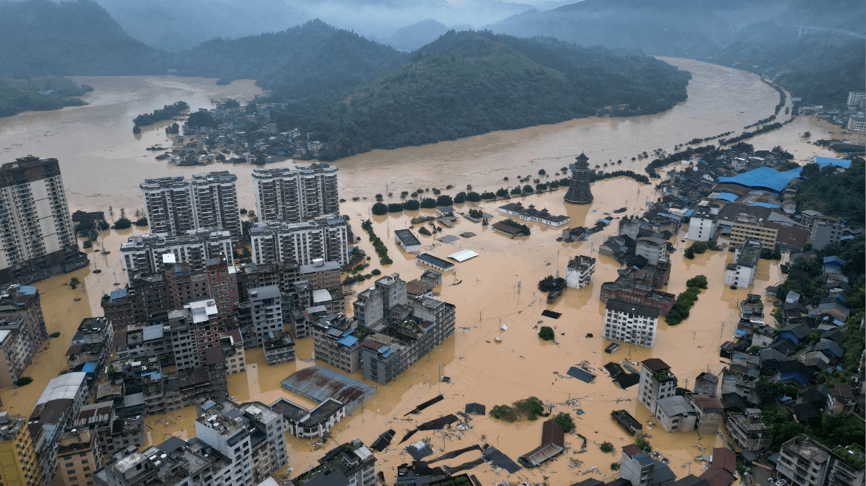 China Dihadang Banjir Besar, 30 Orang Tewas dan Puluhan Ribu Warga Dievakuasi