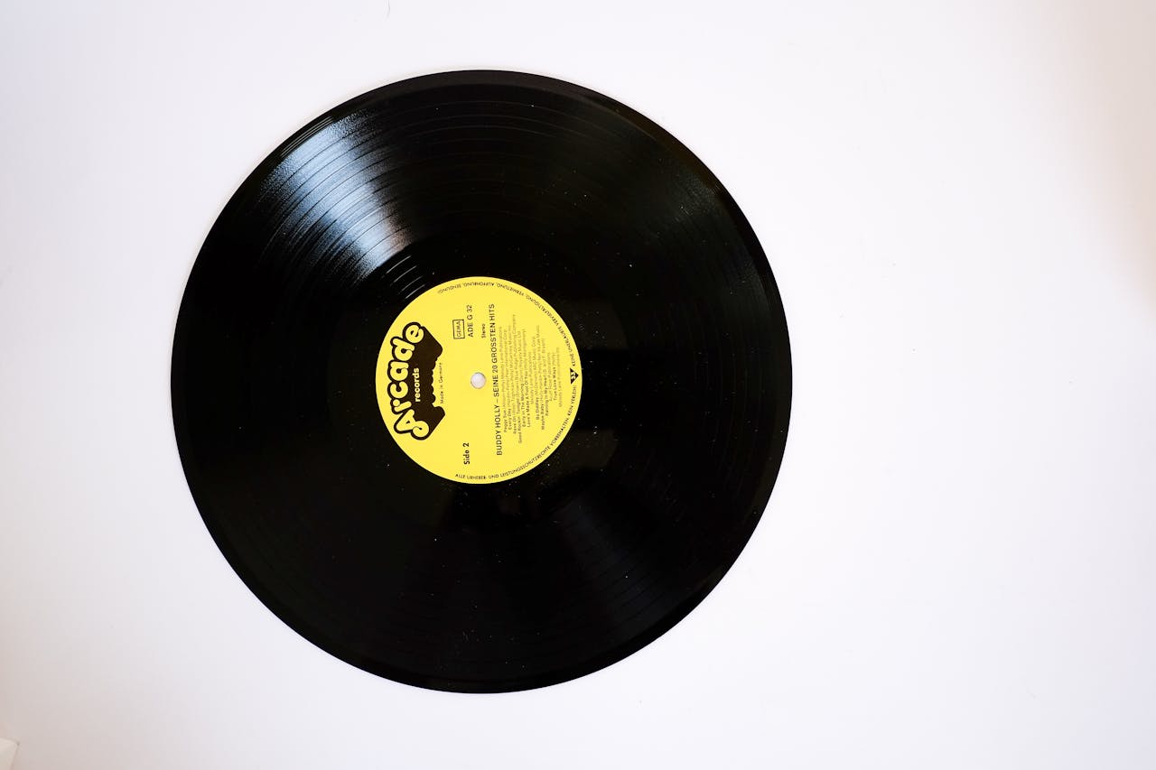 15 Lagu Lawas Indonesia 70an yang Masih Relate Banget Sama Hidup Sekarang, Bikin Nostalgia!