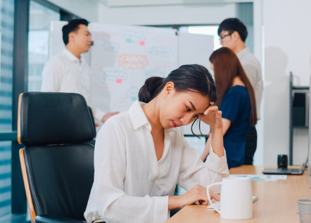 Burnout Bikin Hidup Kamu Mati Rasa? Gini Cara Nyalain Semangat Lagi!