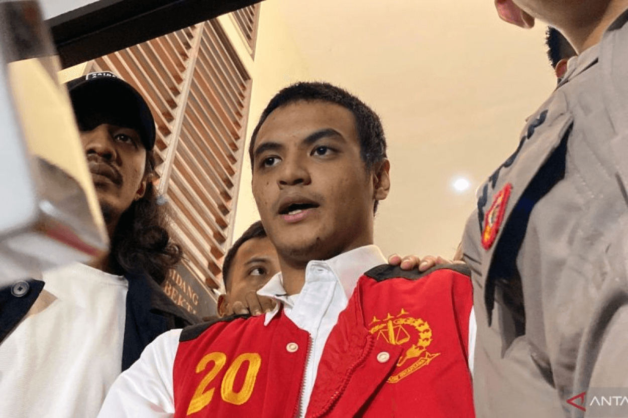 Keluarga Siap Pasang Badan Demi Vadel Badjideh di Sidang Kasus Asusila