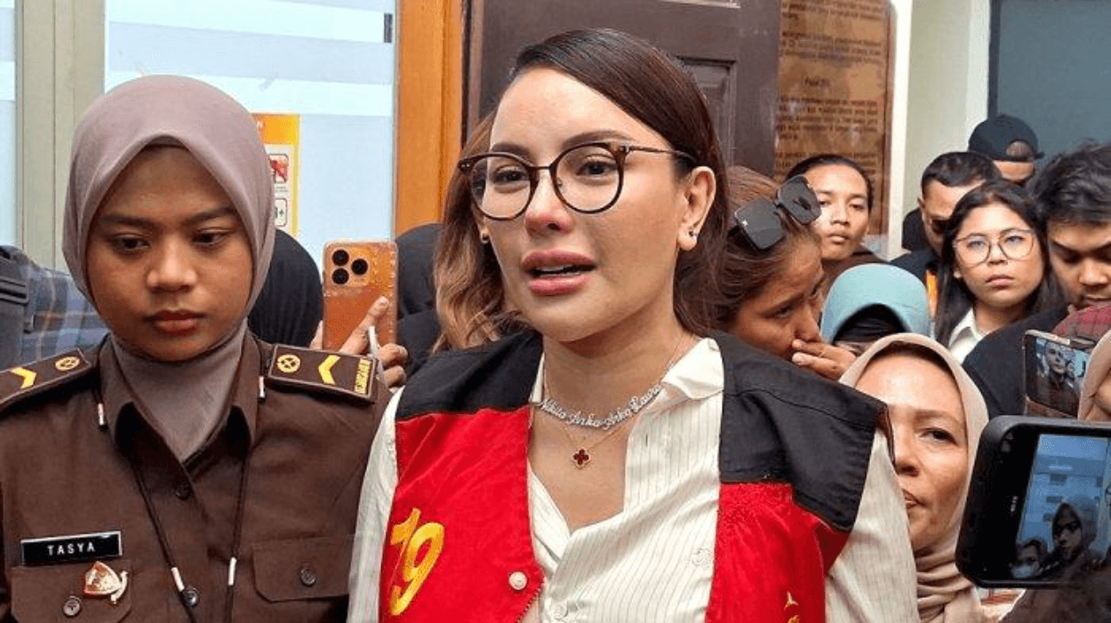 Nikita Mirzani Serahkan Bukti ke Hakim, Tuding Keluarga Reza Gladys Atur Jaksa dan Sidang