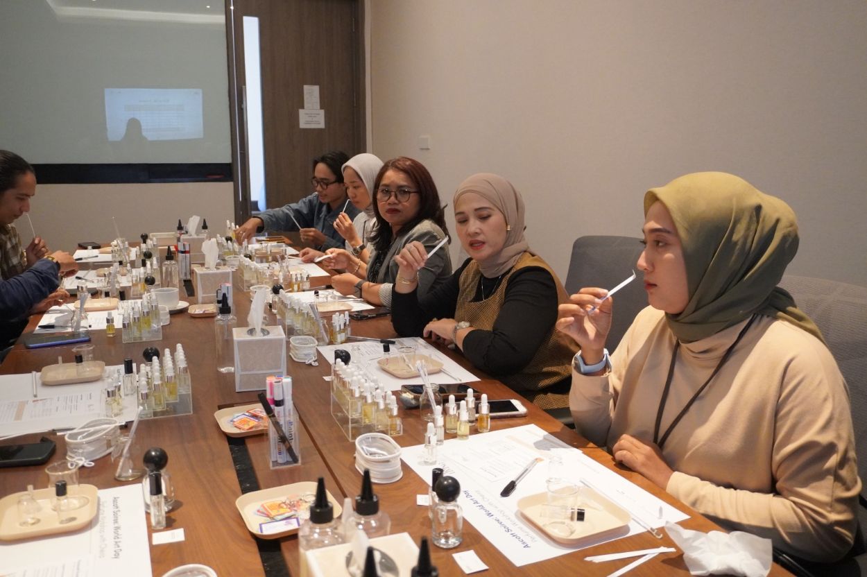 Ascott Jakarta Rayakan Hari Seni Sedunia dengan Workshop Parfum yang Estetik Banget
