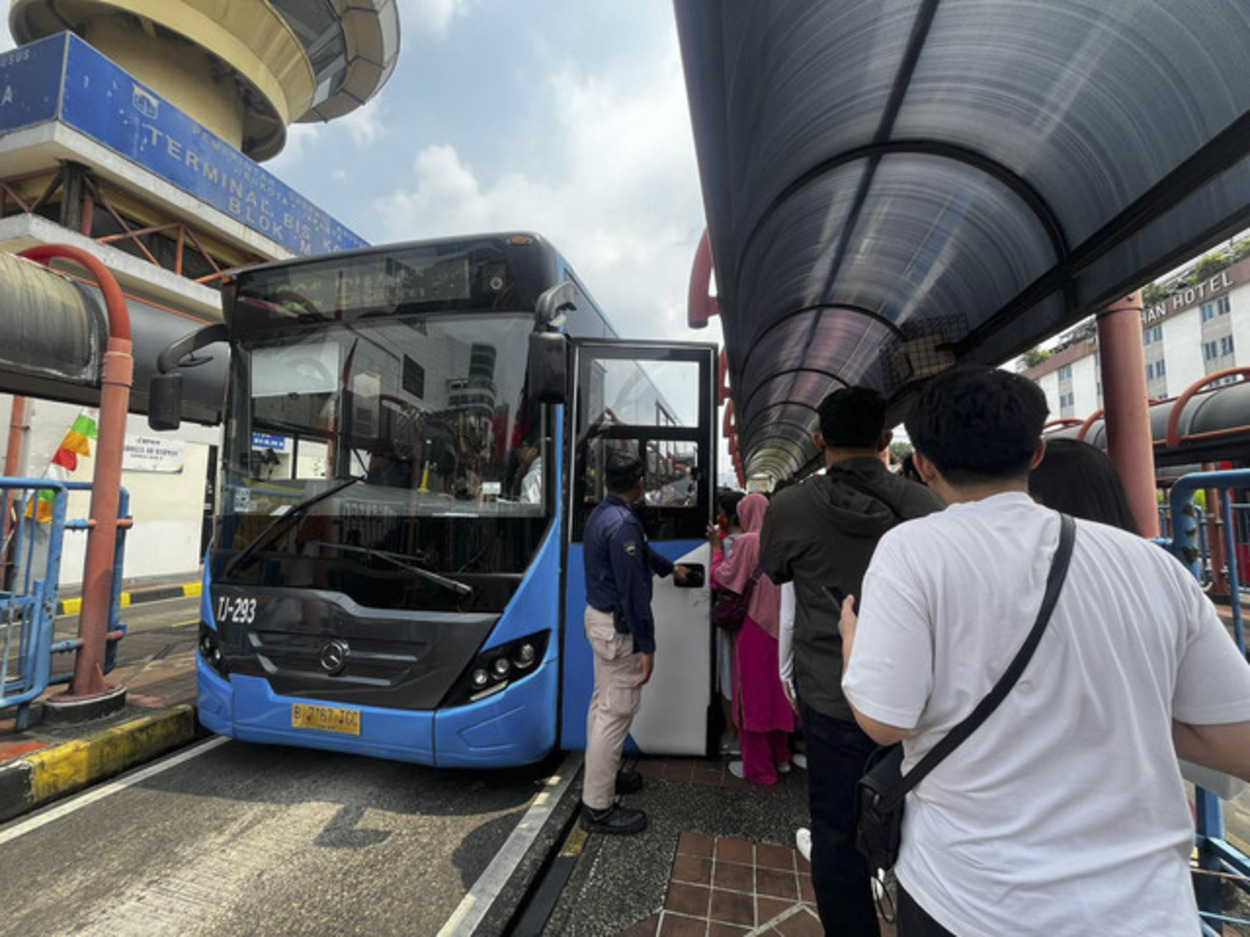 ASN DKI Jakarta Wajib Naik Transportasi Umum Setiap Rabu, Begini Aturannya