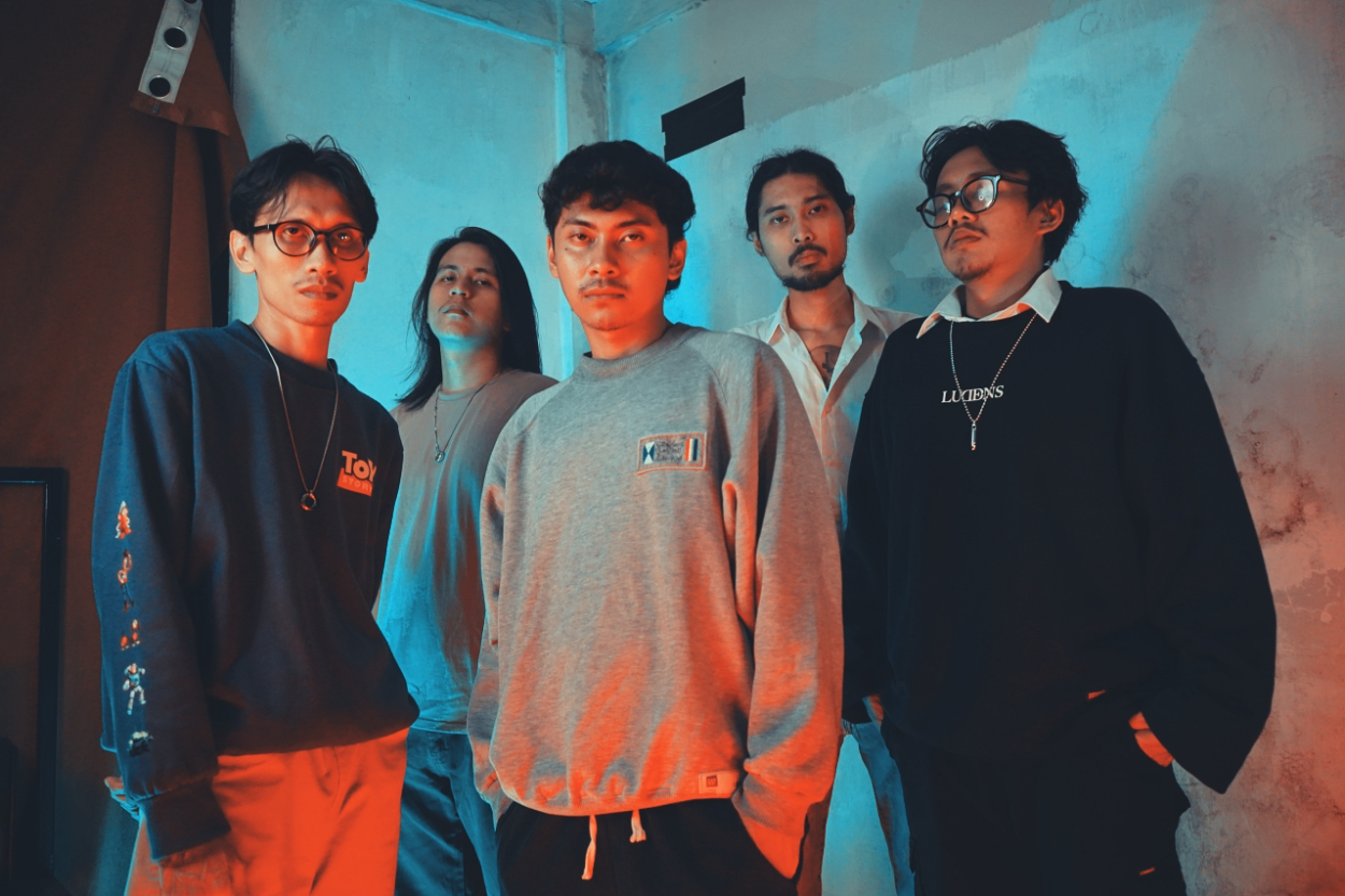 Band Emo Khlorine Asal Bandung Debut dengan Lagu Silika, Siap Nemenin Kamu Nangis, Moshing, dan Overthinking, Wajib Dengerin Pokoknya