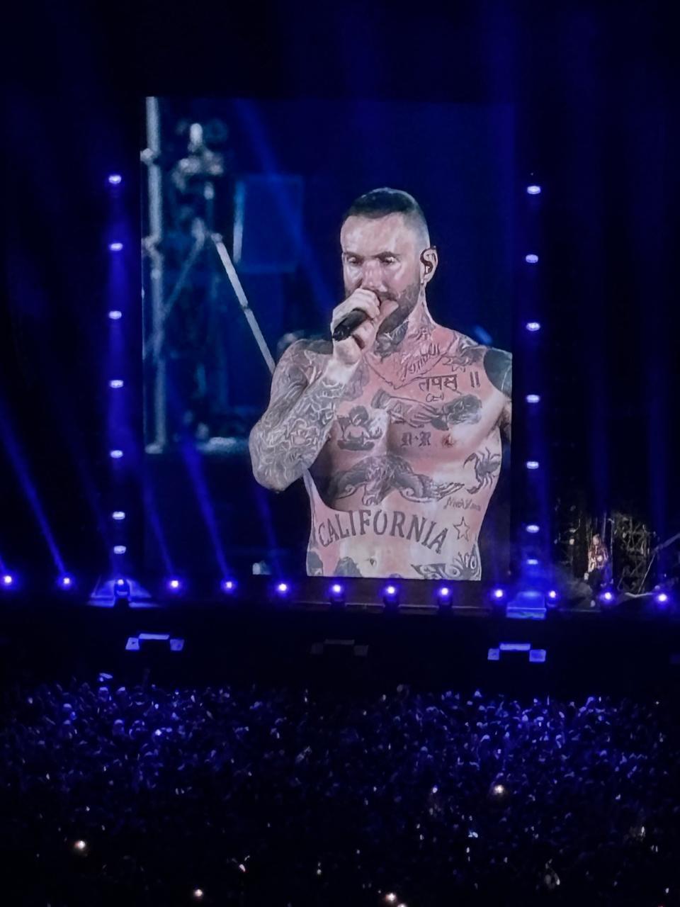 Dari Histeris sampai Haru, Intip Konser Maroon 5 di JIS