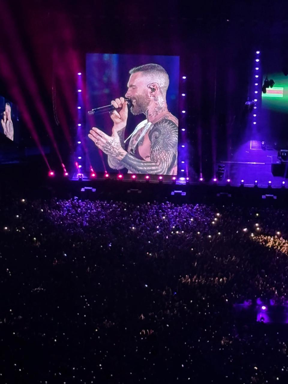 Dari Histeris sampai Haru, Intip Konser Maroon 5 di JIS