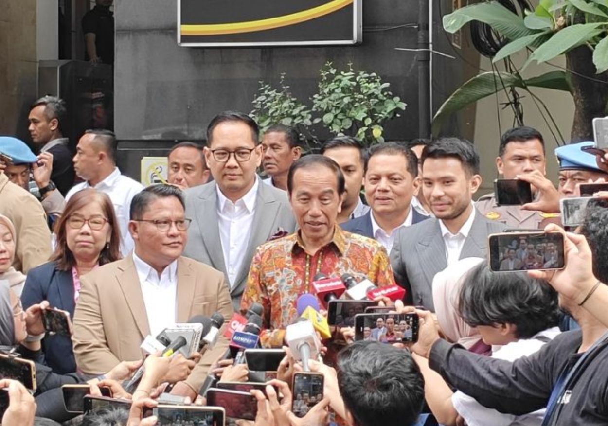 Biar Nggak Jadi Drama Lagi, Jokowi Laporkan Langsung Isu Ijazah Palsu ke Polda Metro