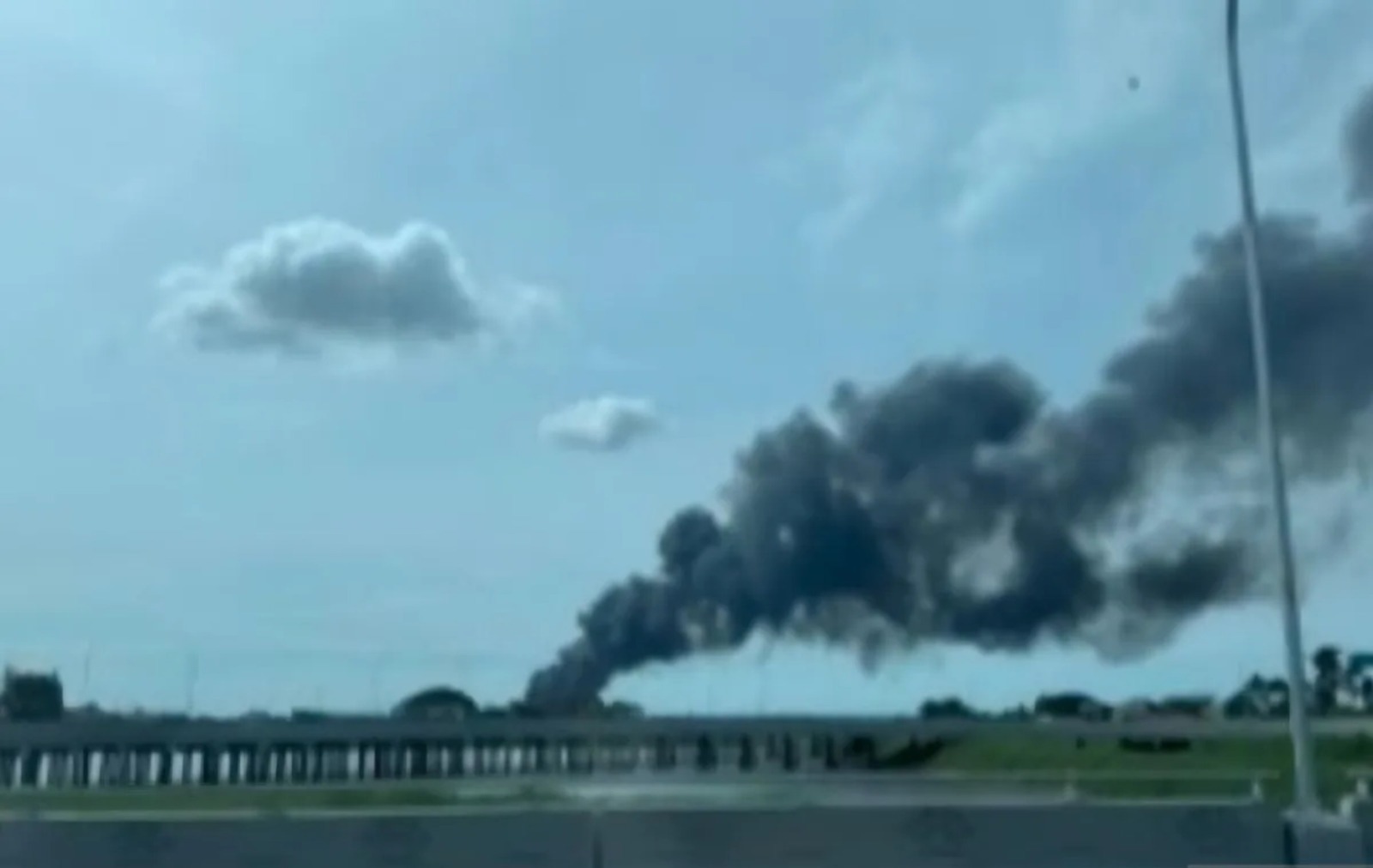 Dampak Kebakaran Pabrik Plastik Sebabkan Runway 3 Bandara Soetta Ditutup Sementara