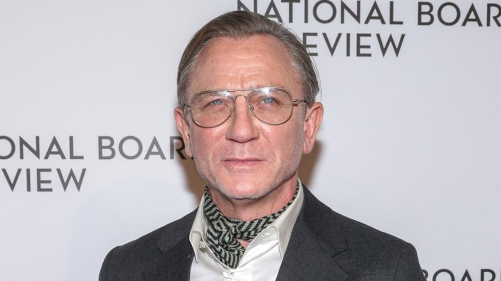 Daniel Craig Batal Bintangi Film DC, Jeremy Allen White Jadi Kandidat Pengganti?