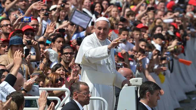 Dari Selfie hingga Sampul Rolling Stone, Ternyata Ini Alasan Paus Fransiskus Dijuluki "People’s Pope"
