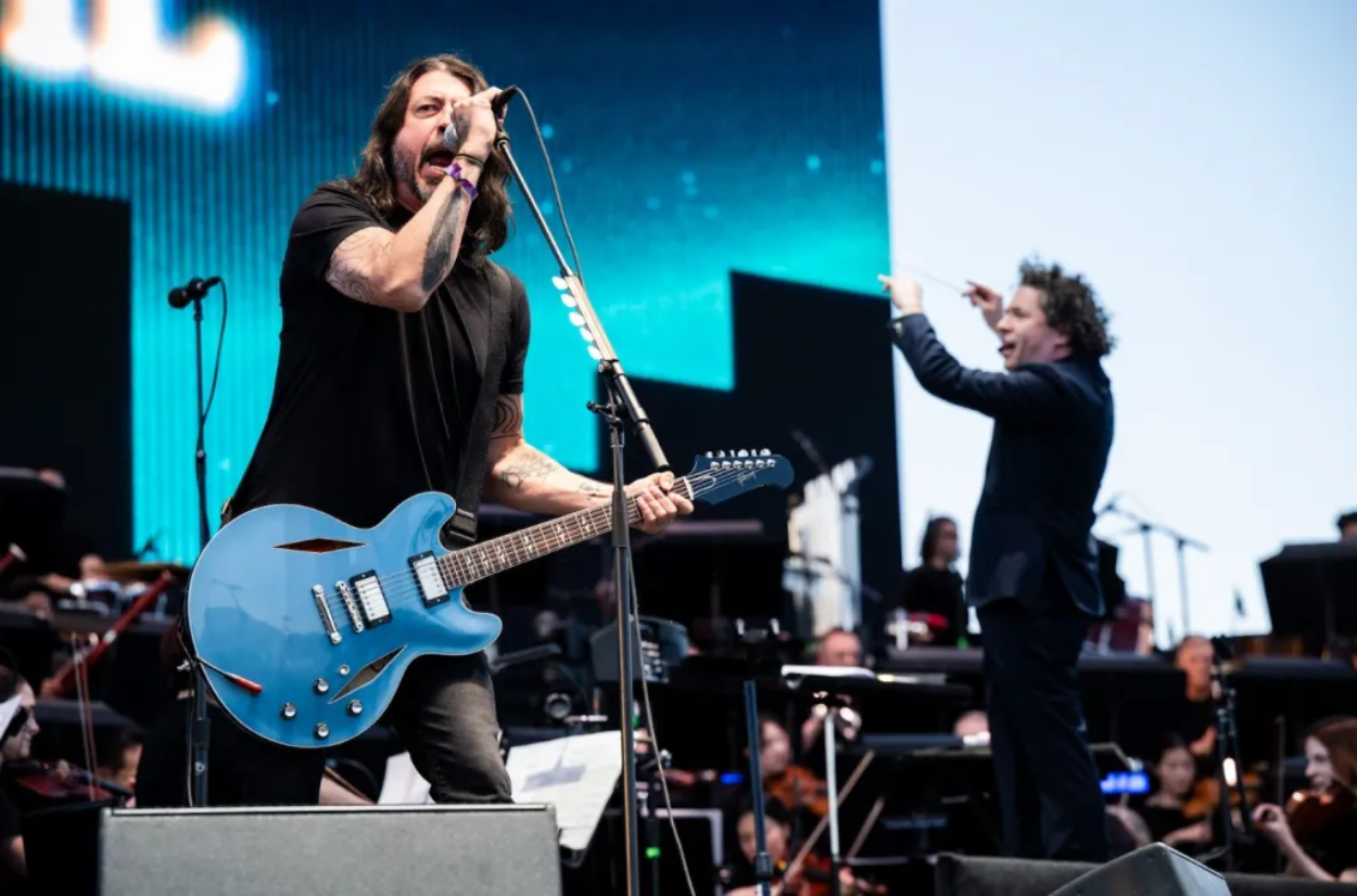Dave Grohl Beri Kejutan di Coachella, Tampil Bareng Orkestra Bawakan "Everlong"