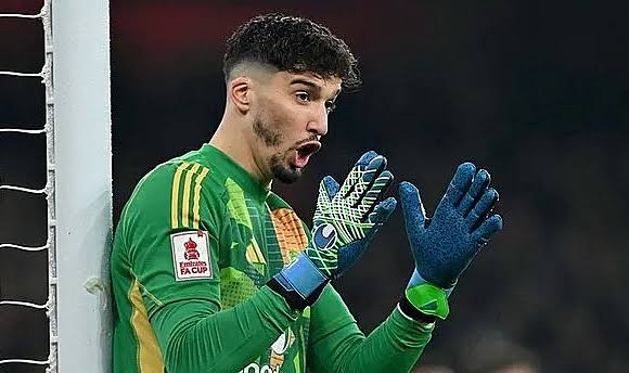 Debut Liga Inggris Altay Bayindir Malah Bikin Blunder Konyol, MU Tambah Kacau! Onana Bisa Napas Lega