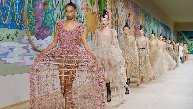 Dior Tampilkan Koleksi Fall 2024 di Jepang, Runway di Tengah Kuil Kuno!