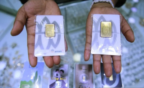 Emas Naik Terus Nih! Harga Emas Antam Tembus Rp2 Juta per Gram, Warga Auto Panik Cek Tabungan