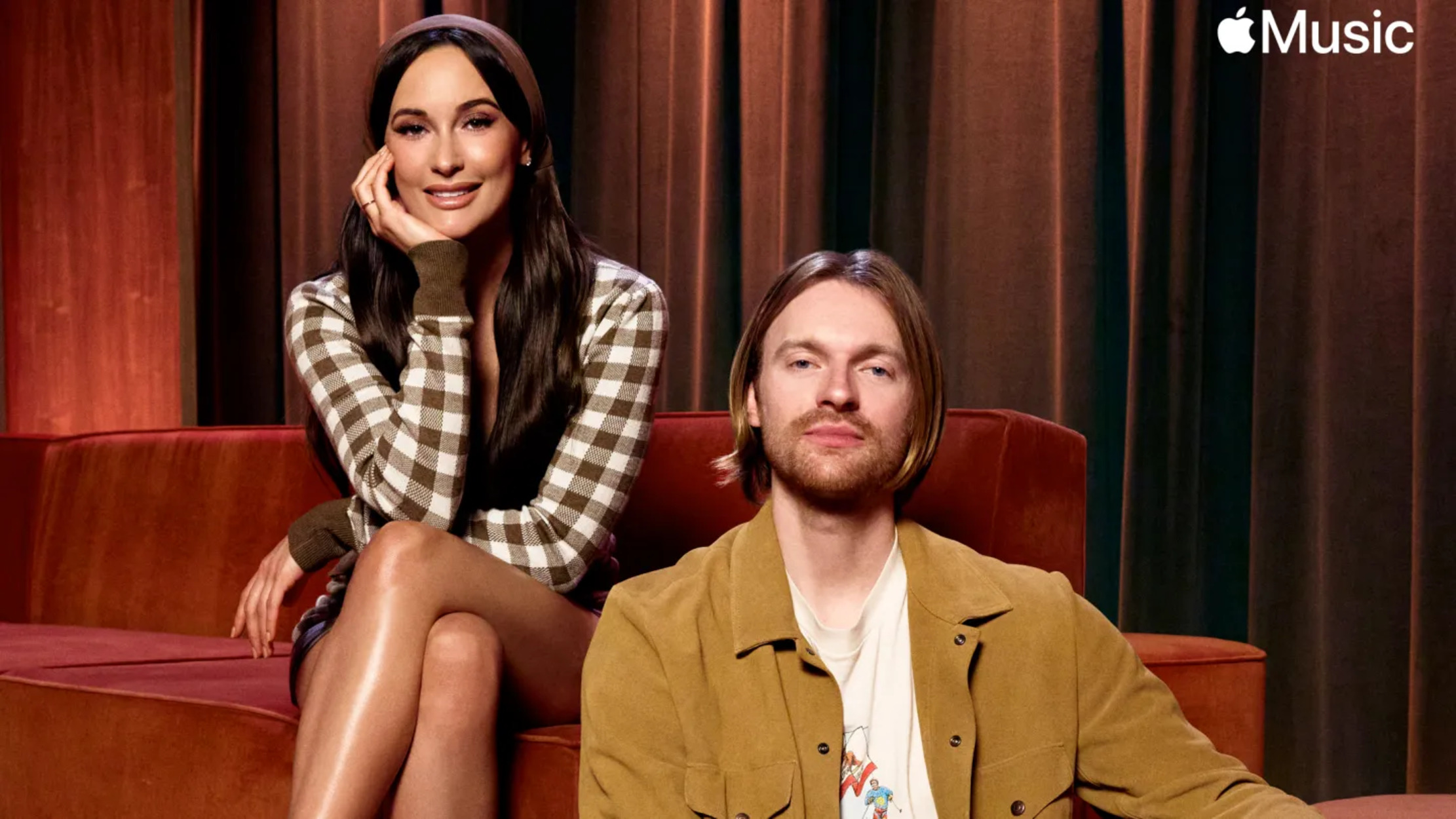 Finneas Berduet dengan Kacey Musgraves di Versi Akustik "Giver / Taker" untuk Apple Music Nashville Sessions