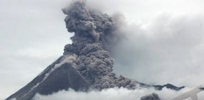 Gunung Marapi Meletus! Semburan Abu Vulkanik Capai 1.000 Meter ke Arah Selatan