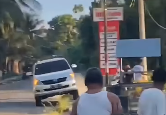 Heboh! Anak Ngamuk di Pariaman, Tabrak Ayah Pakai Mobil Sampai Tewas, Warga Sampai Turun Tangan!