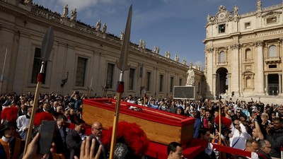 Jenazah Paus Fransiskus Dipindahkan ke Basilika Santo Petrus