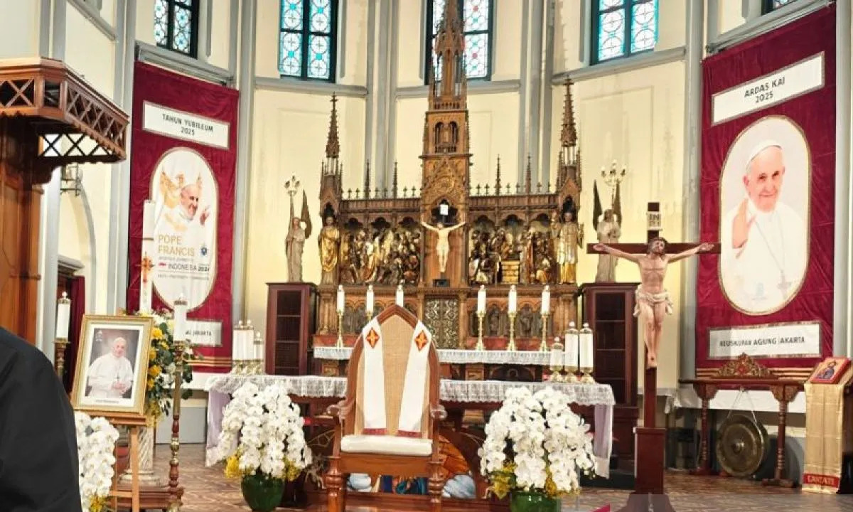 Jenazah Paus Fransiskus Disemayamkan di Basilika Santo Petrus, Ribuan Umat Hadir Beri Penghormatan Terakhir