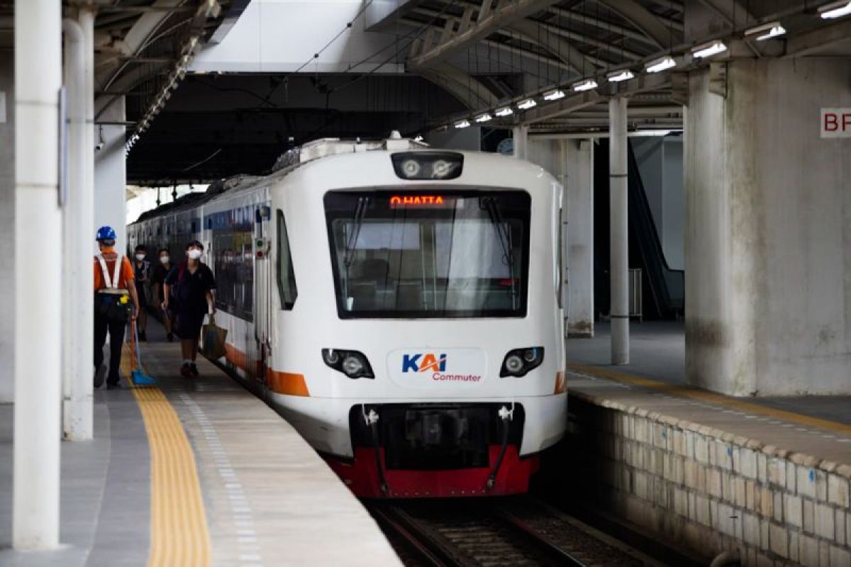 KAI Commuter Line Tambah Jadwal Sampai Tengah Malam, Layani Arus Balik dari Bandara Soetta